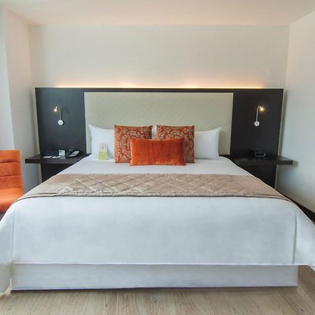 Four Points By Sheraton Cuenca Zewnętrze zdjęcie A bedroom at the hotel