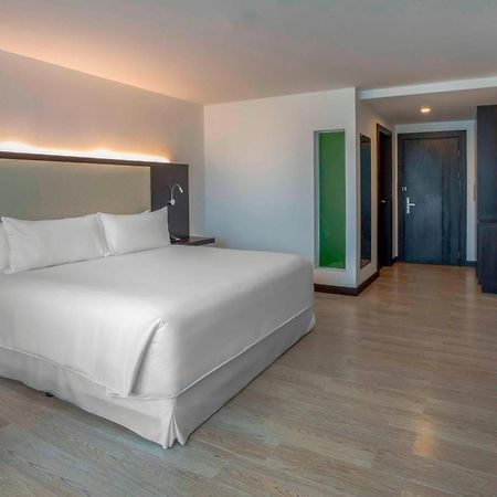 Four Points By Sheraton Cuenca Zewnętrze zdjęcie A room at the hotel