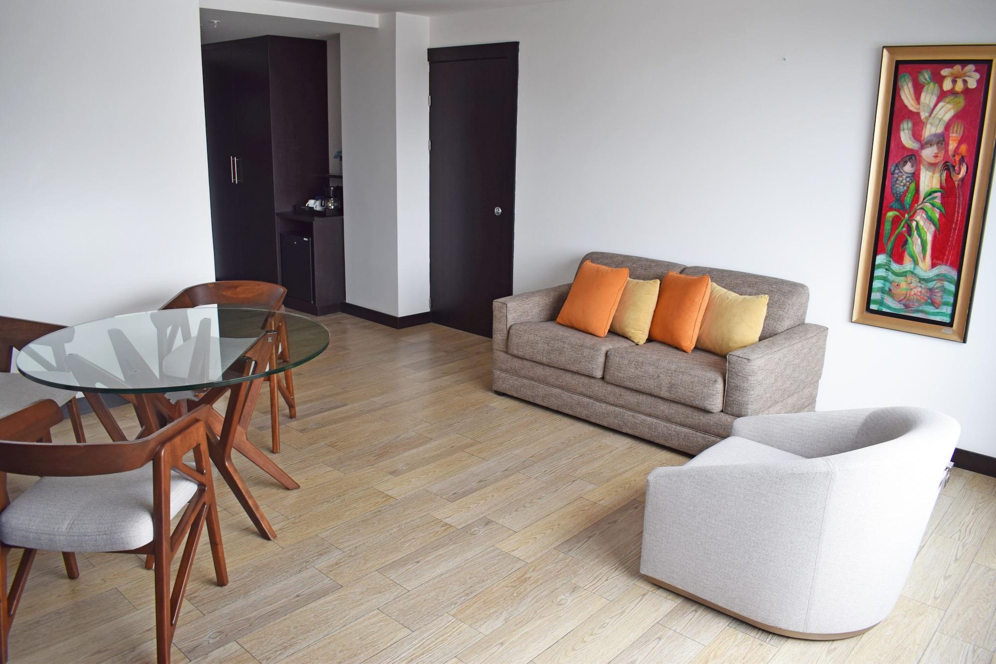 Four Points By Sheraton Cuenca Zewnętrze zdjęcie A living room