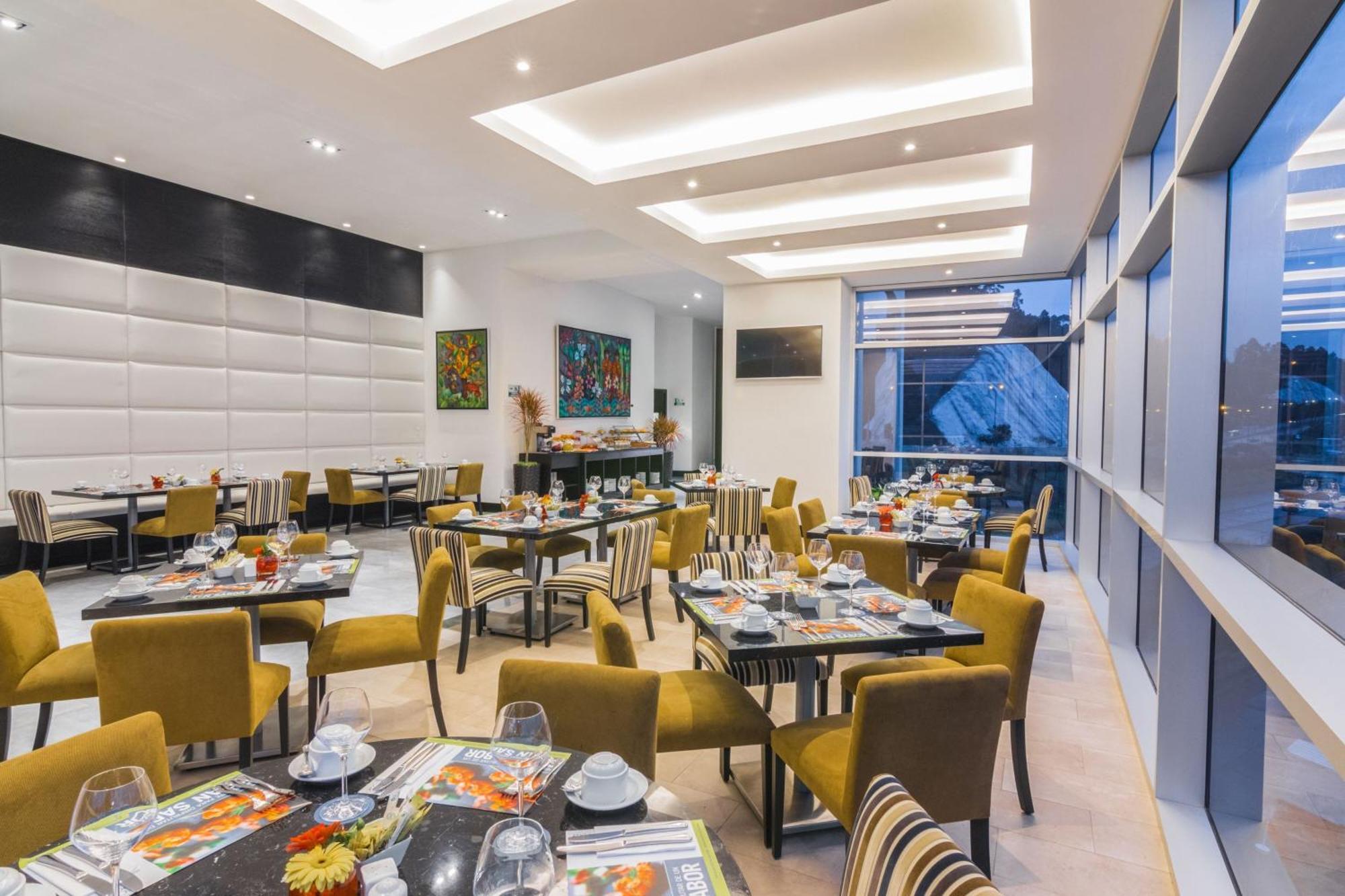 Four Points By Sheraton Cuenca Zewnętrze zdjęcie The restaurant