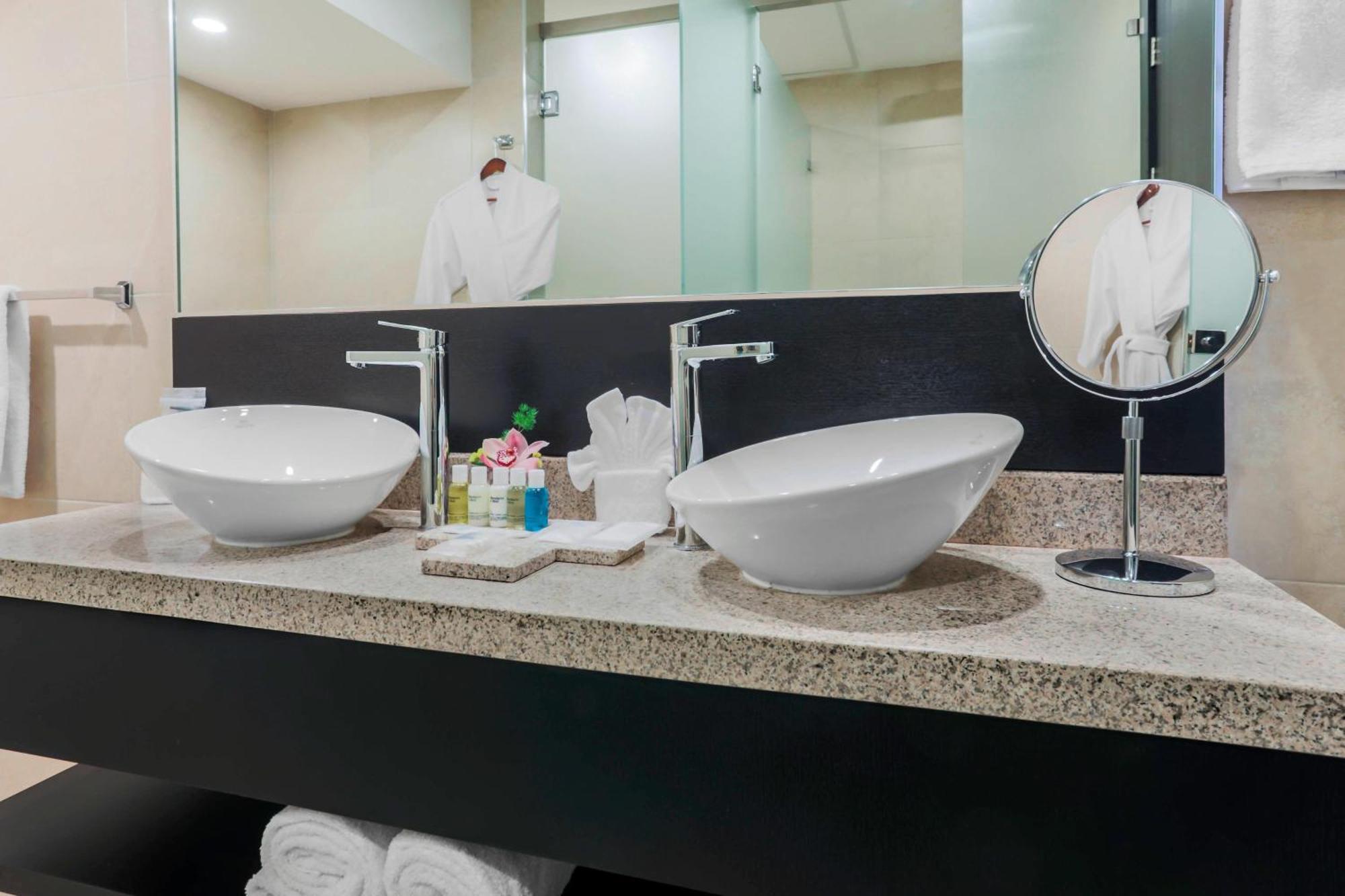 Four Points By Sheraton Cuenca Zewnętrze zdjęcie Bathroom