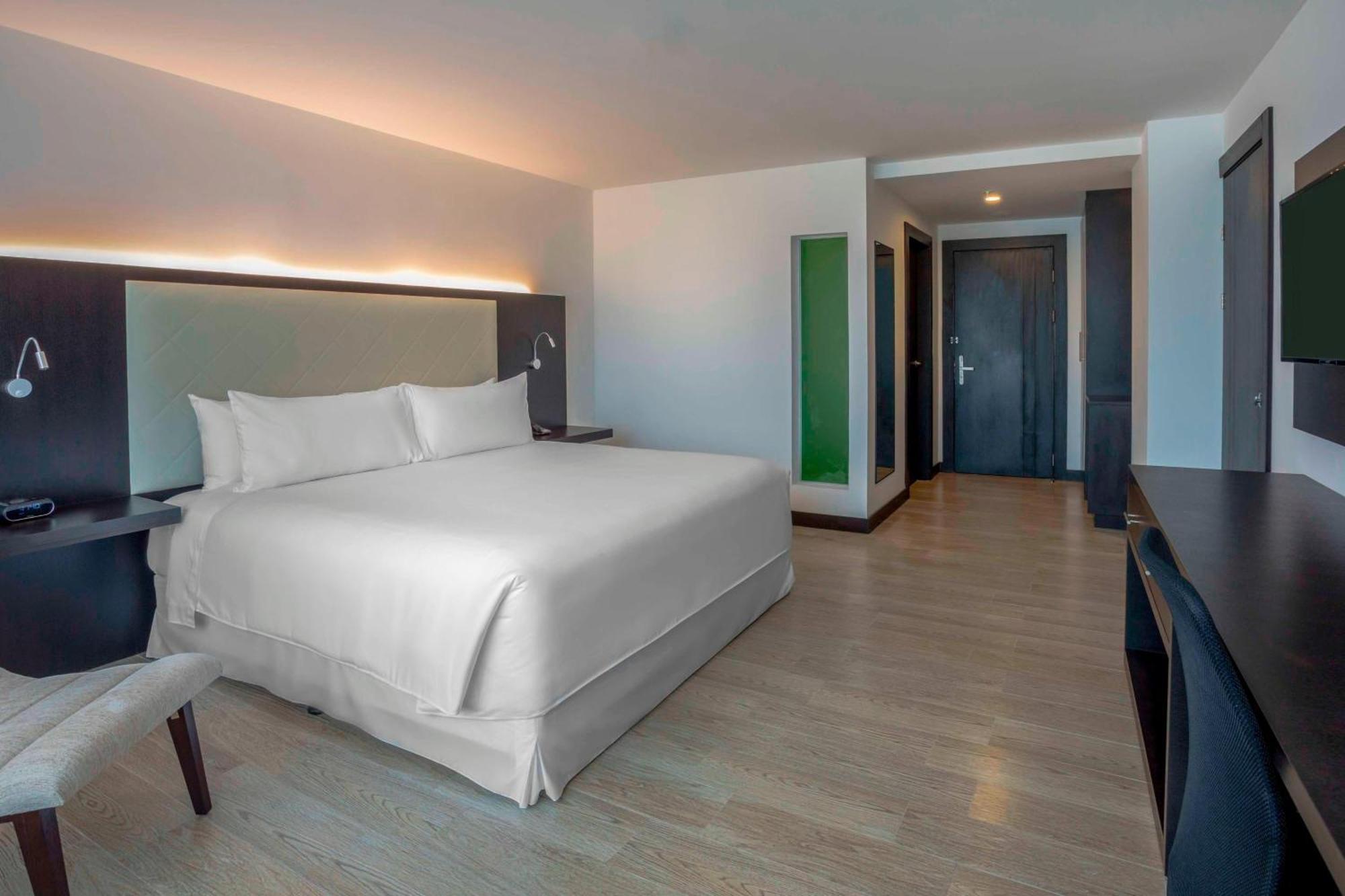Four Points By Sheraton Cuenca Zewnętrze zdjęcie A room at the hotel