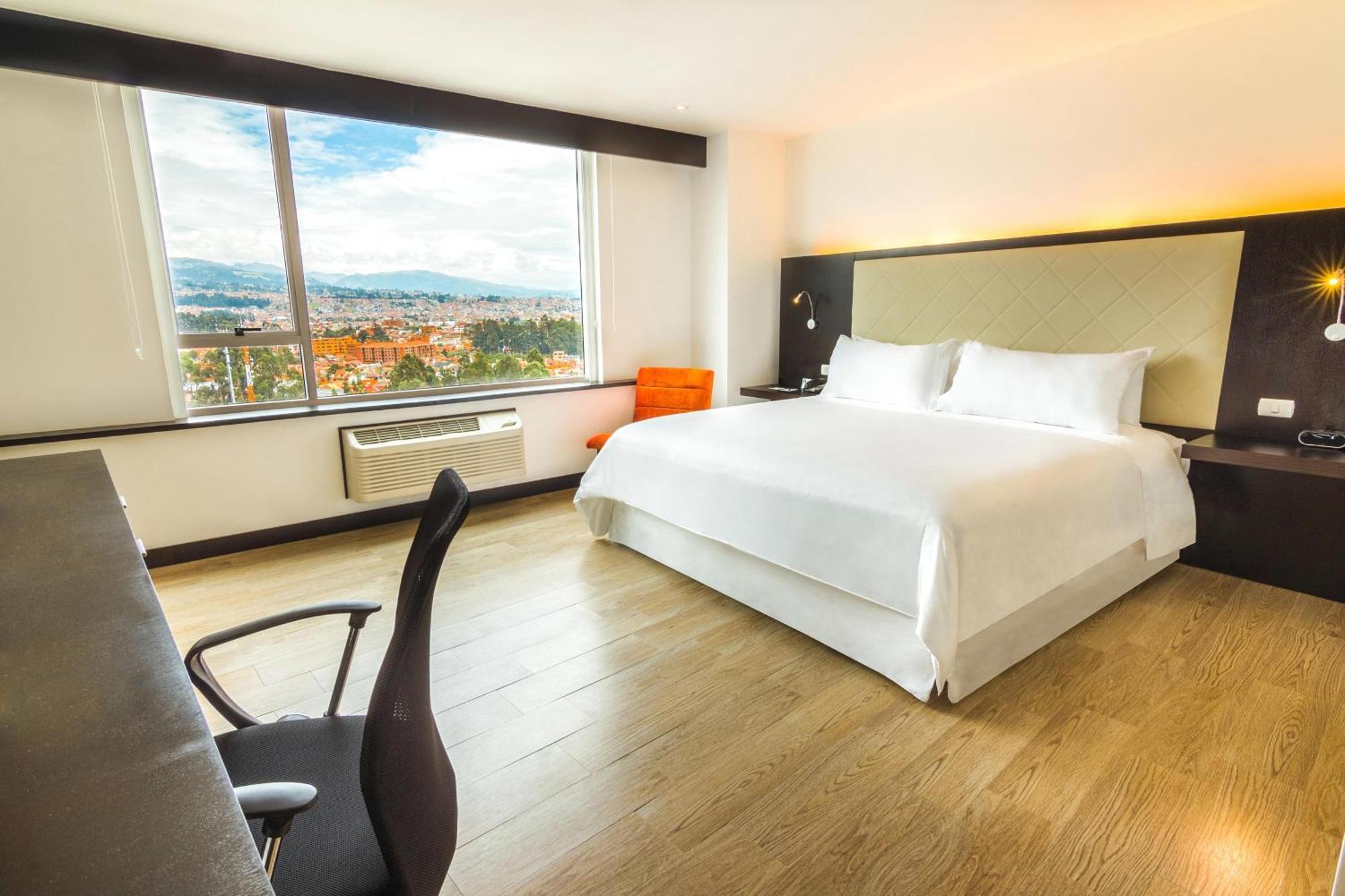 Four Points By Sheraton Cuenca Zewnętrze zdjęcie A room at the hotel