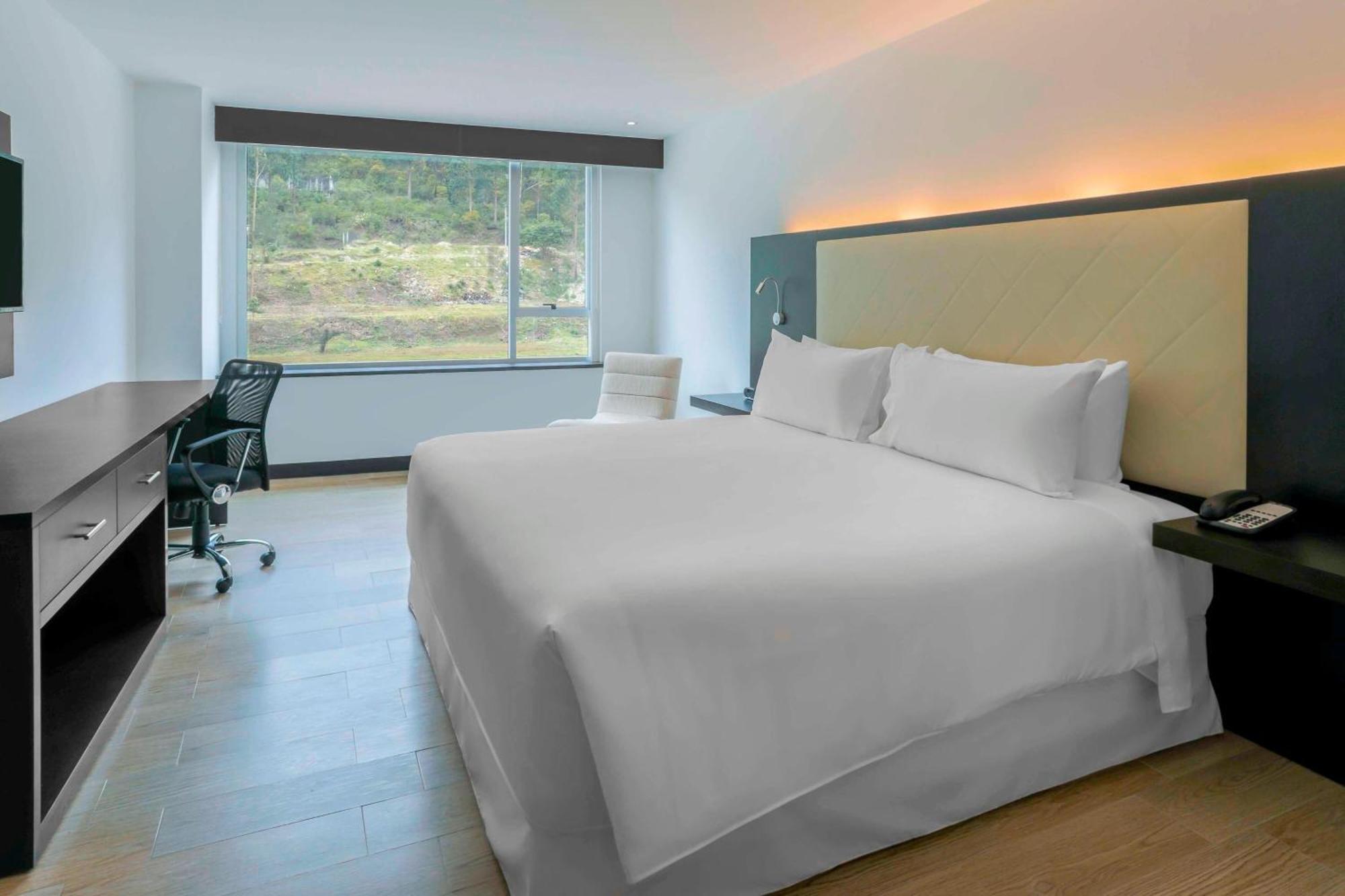 Four Points By Sheraton Cuenca Zewnętrze zdjęcie A room at the hotel