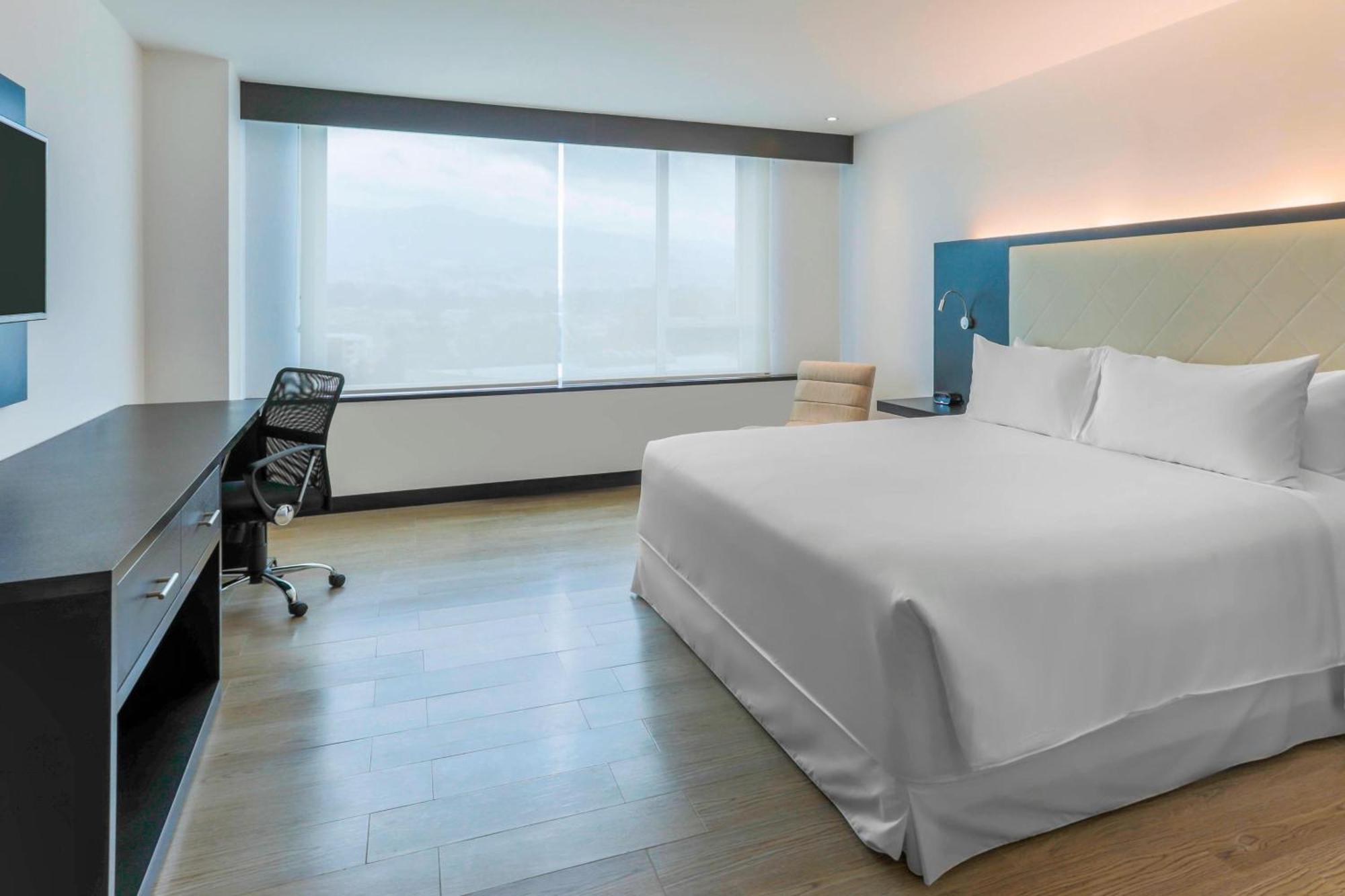 Four Points By Sheraton Cuenca Zewnętrze zdjęcie A room at the hotel